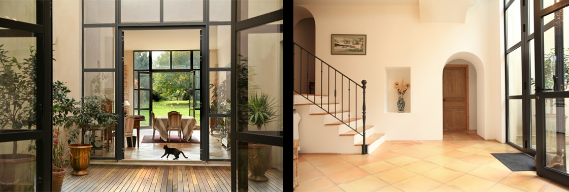 Galerie vitrée à ossature d'acier ouverte sur le jardin et hall dallé de terre cuite desservi par un escalier en fer forgé et une niche cintrée