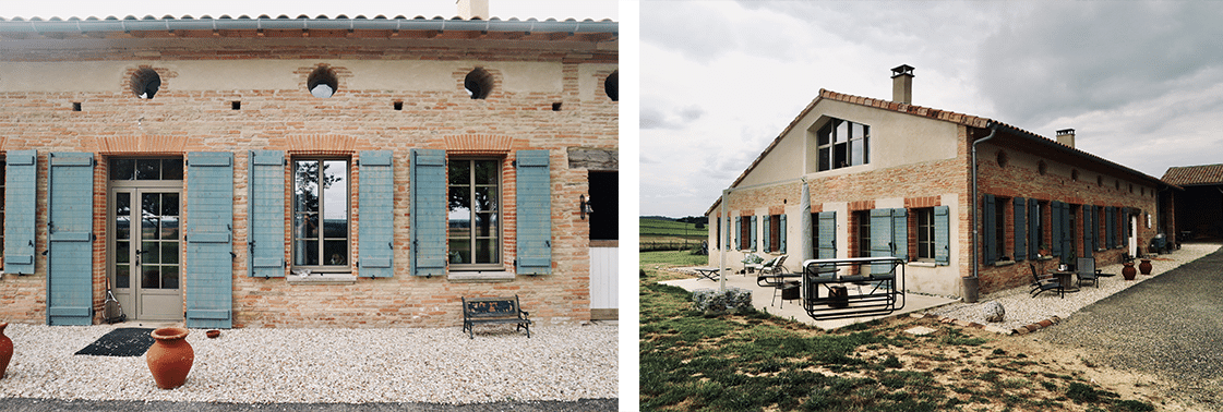 La longère en briques et ses volets vert d'eau, terrasse et jarres devant la façade, et vue d'ensemble du corps de ferme dans la campagne