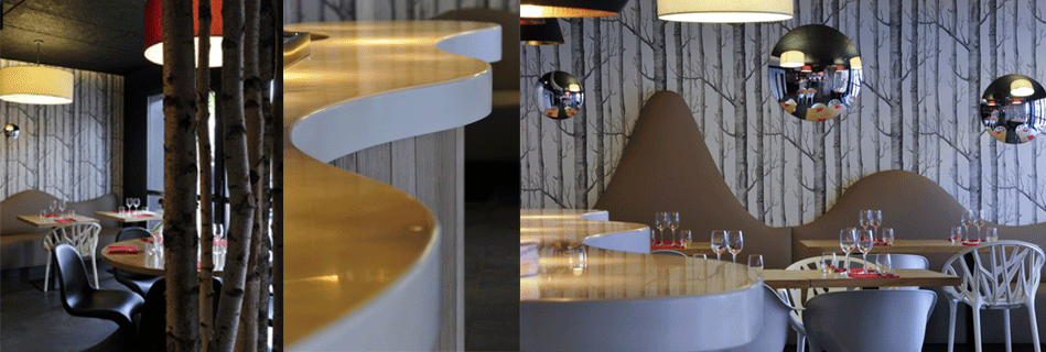 Détails du restaurant : rondins de bouleau, comptoir blanc ondulé et suspensions boules miroir au-dessus des banquettes montagne