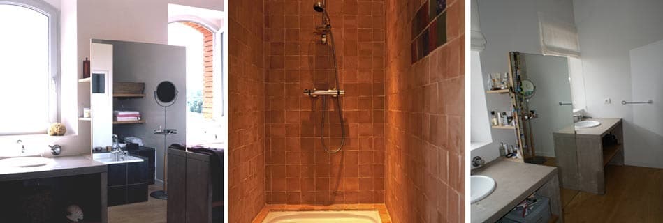 Salle de bains contemporaine intégrée dans un des blocs de services, jeux de matières entre béton et verre coloré