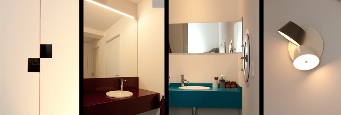 Étage : dégagement aubergine, chambre d'enfant au mur rose avec rideau à pois et lit en fer forgé, et WC aubergine à vasque colonne blanche